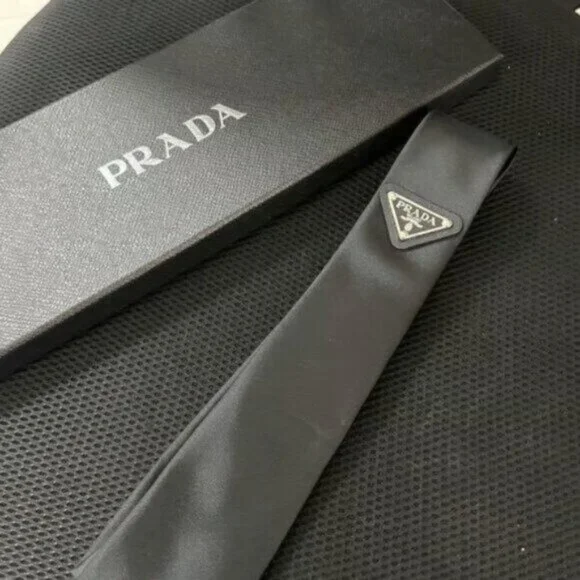 PRADA Black Tie - Picture 6 of 9